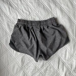 lululemon heathered grey hotty hot shorts - low rise 2.5
